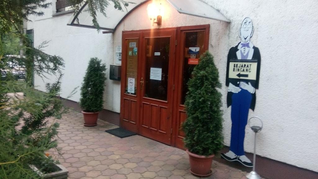 Hotel Monika Panzio Tata Exterior foto