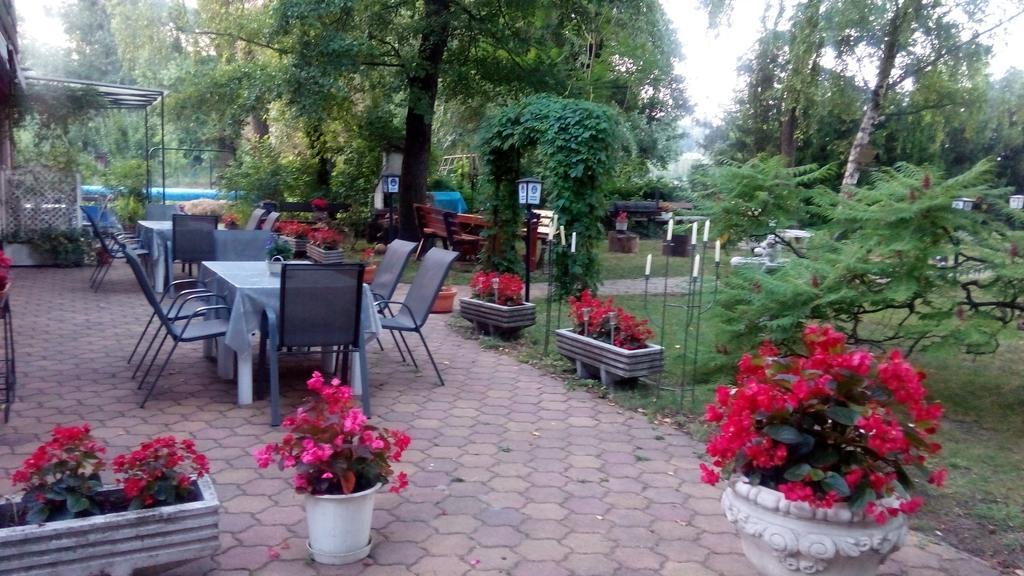 Hotel Monika Panzio Tata Exterior foto