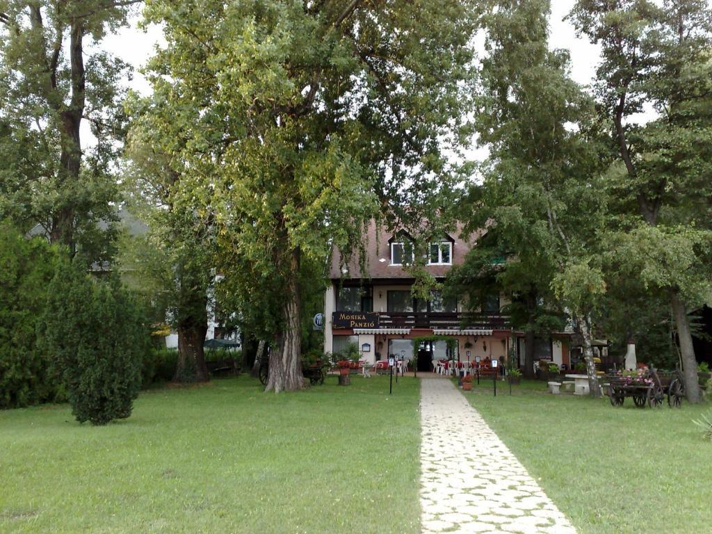 Hotel Monika Panzio Tata Exterior foto